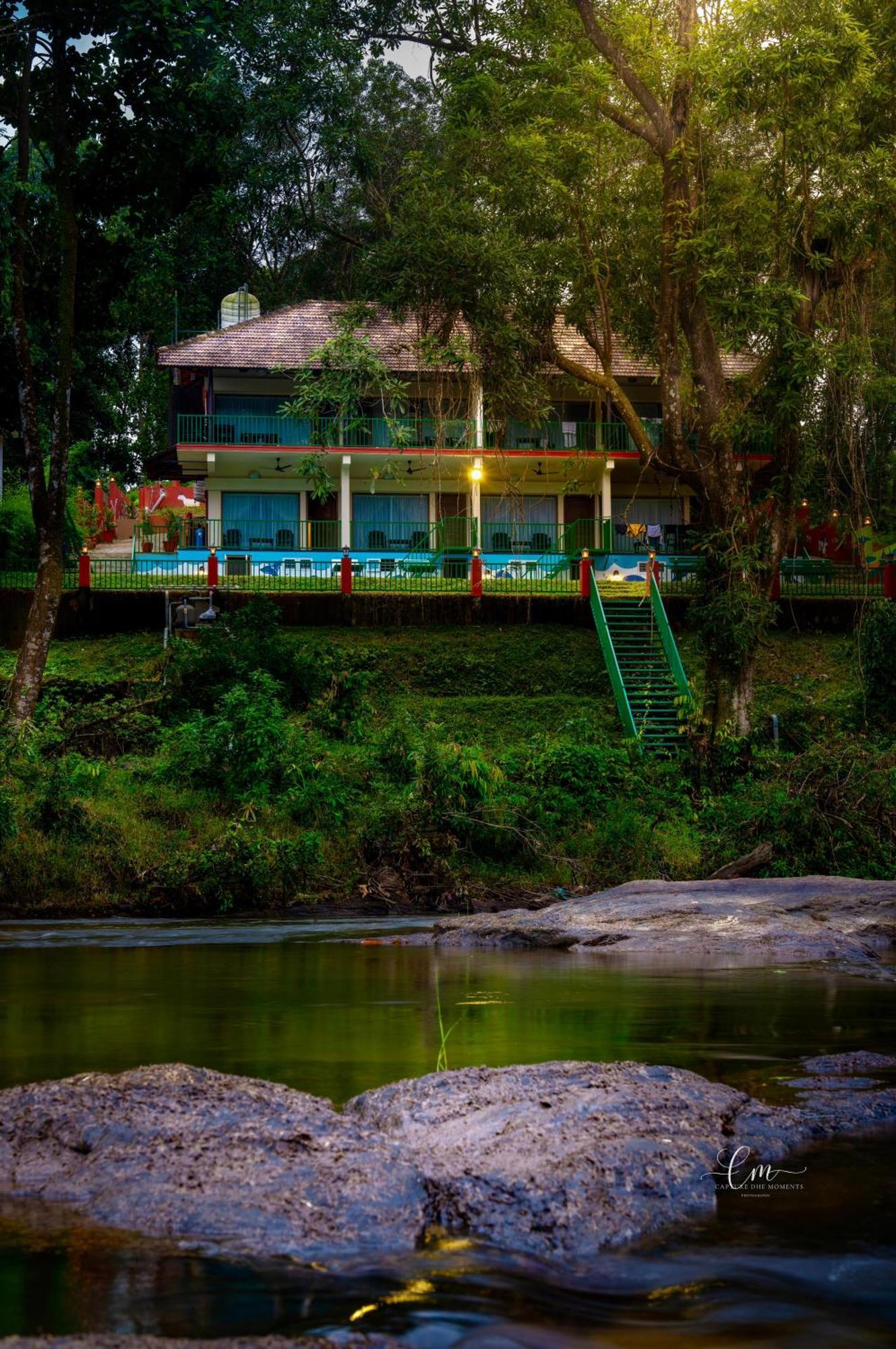 Falcon Riverview Resorts Kuttampuzha Kültér fotó